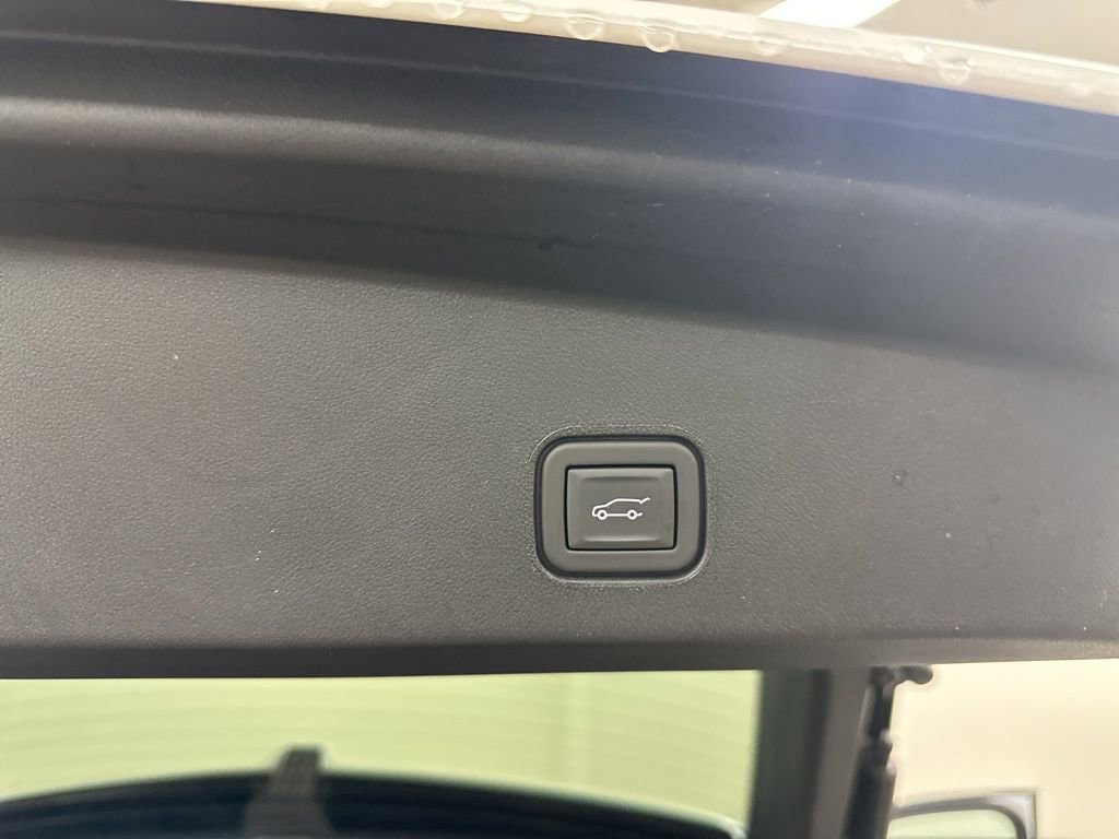 Certified 2025 Cadillac Lyriq Luxury w/ LPO, Floor Liner Package AWD/4WD image 28