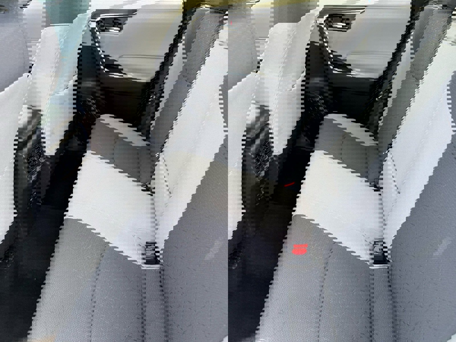 Used 2020 Toyota RAV4 XLE image 28