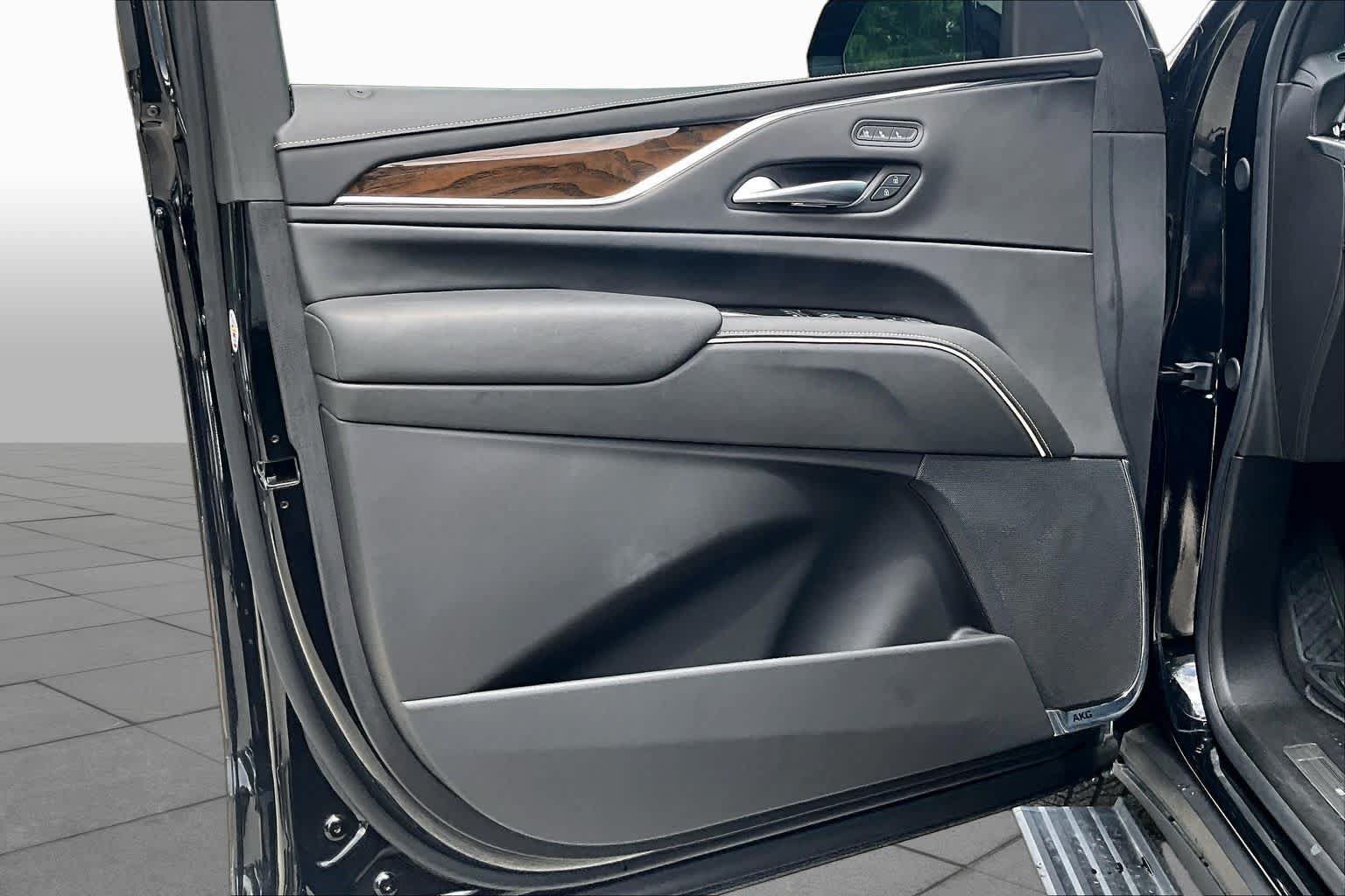 Used 2024 Cadillac Escalade Sport Platinum w/ Heavy-Duty Trailer Package AWD/4WD image 21