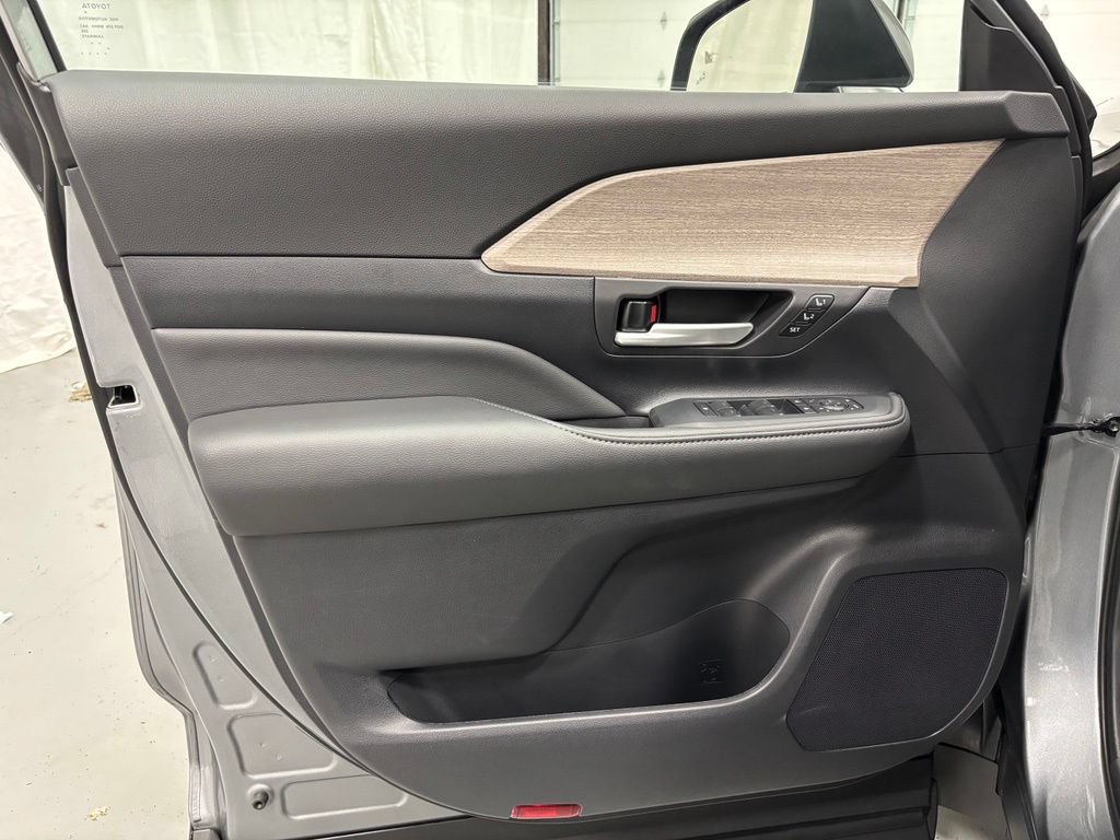 Used 2026 Toyota Grand Highlander AWD image 8