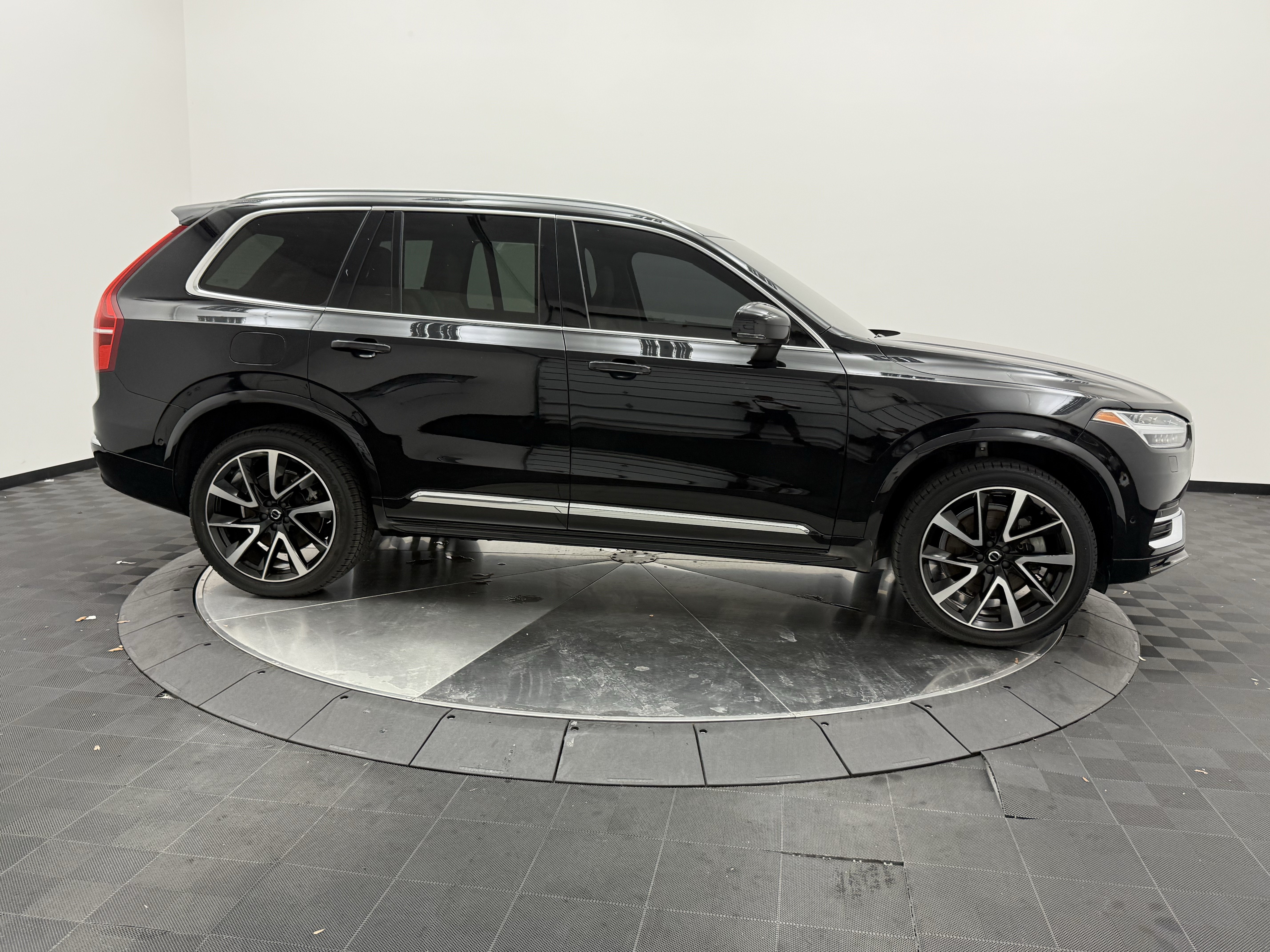 Certified 2023 Volvo XC90 B6 Plus w/ Protection Package Premier AWD/4WD image 8