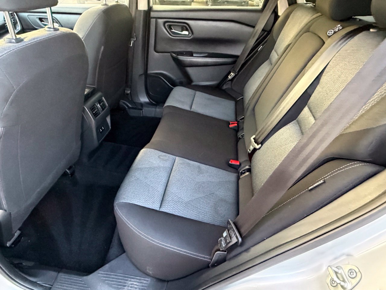 Certified 2025 Nissan Rogue SV FWD image 30