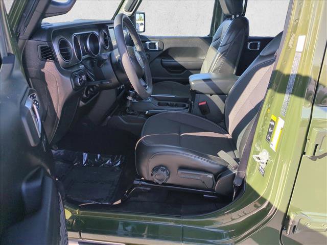 Used 2023 Jeep Gladiator Sport AWD/4WD image 16
