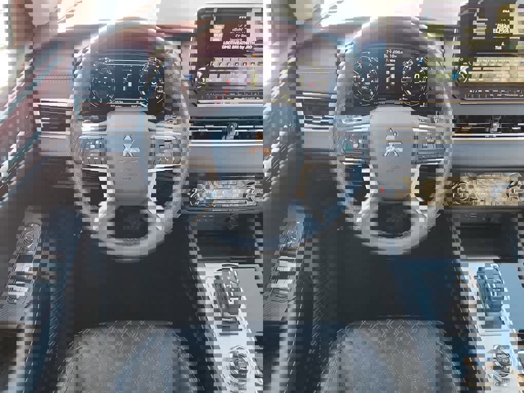 Used 2024 Mitsubishi Outlander SEL image 11