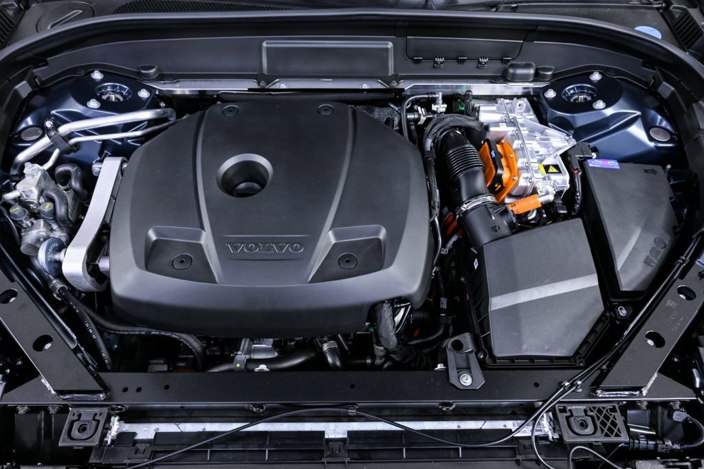 New 2026 Volvo XC60 T8 Core w/ Climate Package PRO image 32