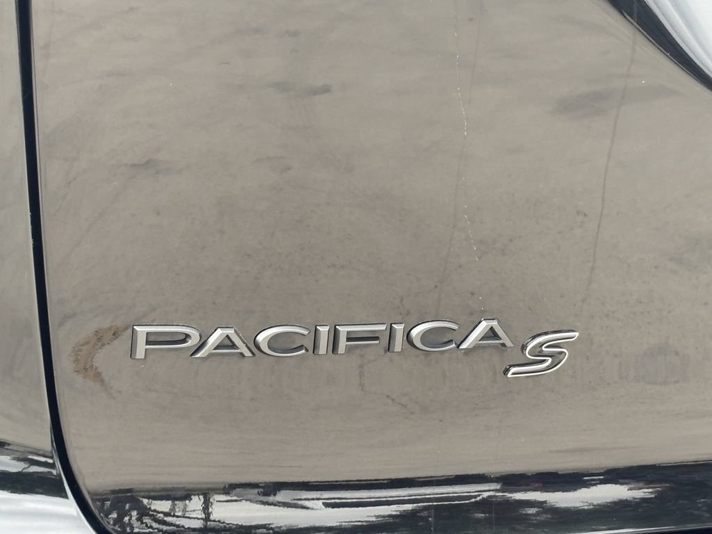 Used 2025 Chrysler Pacifica Limited FWD image 8