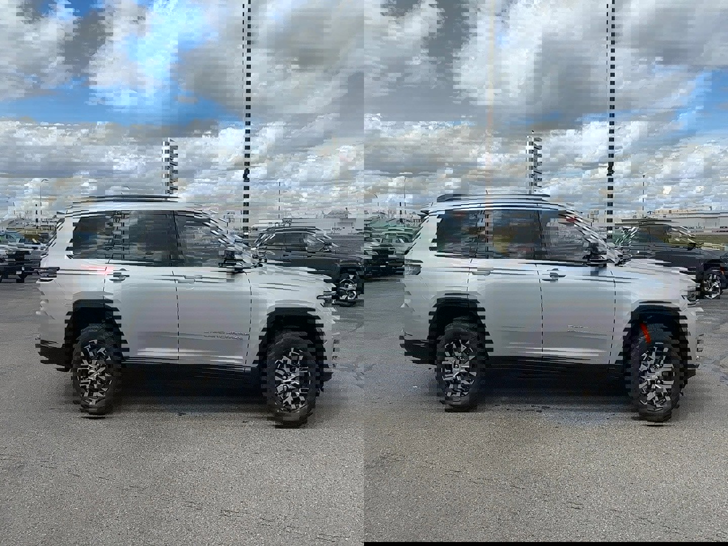 New 2025 Jeep Grand Cherokee L Limited image 4