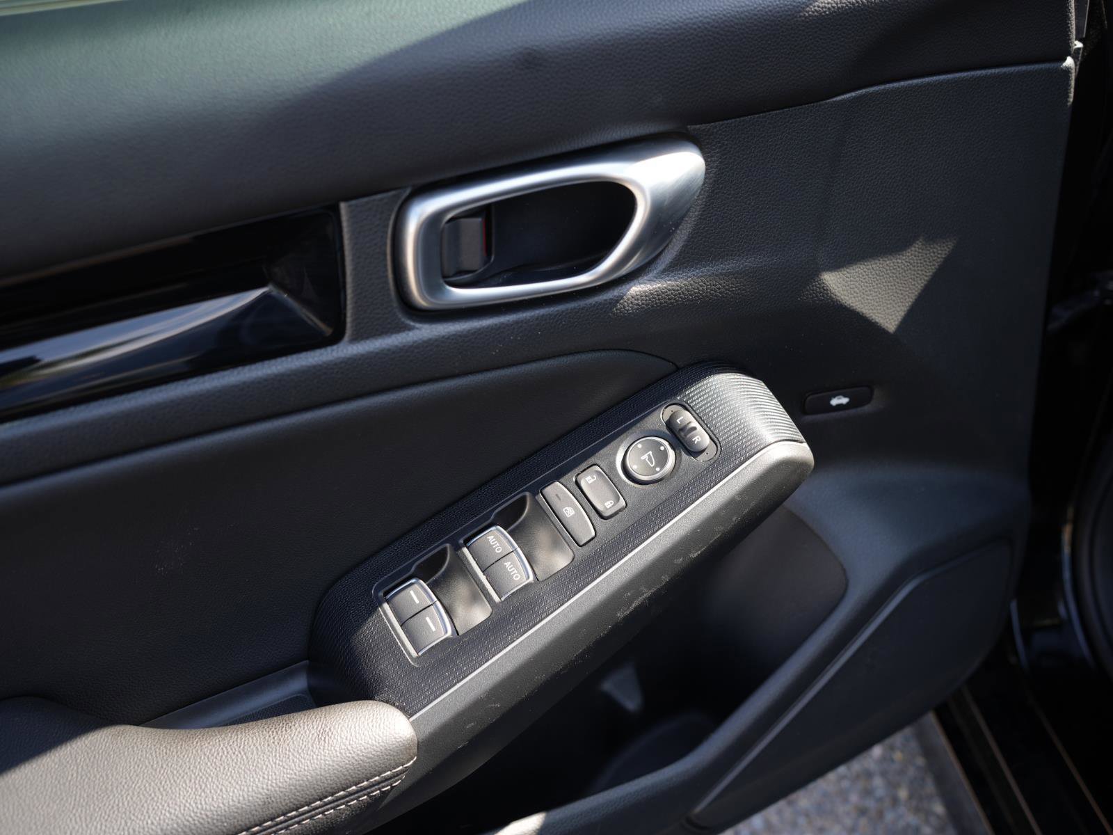 Used 2023 Honda Civic Touring image 12