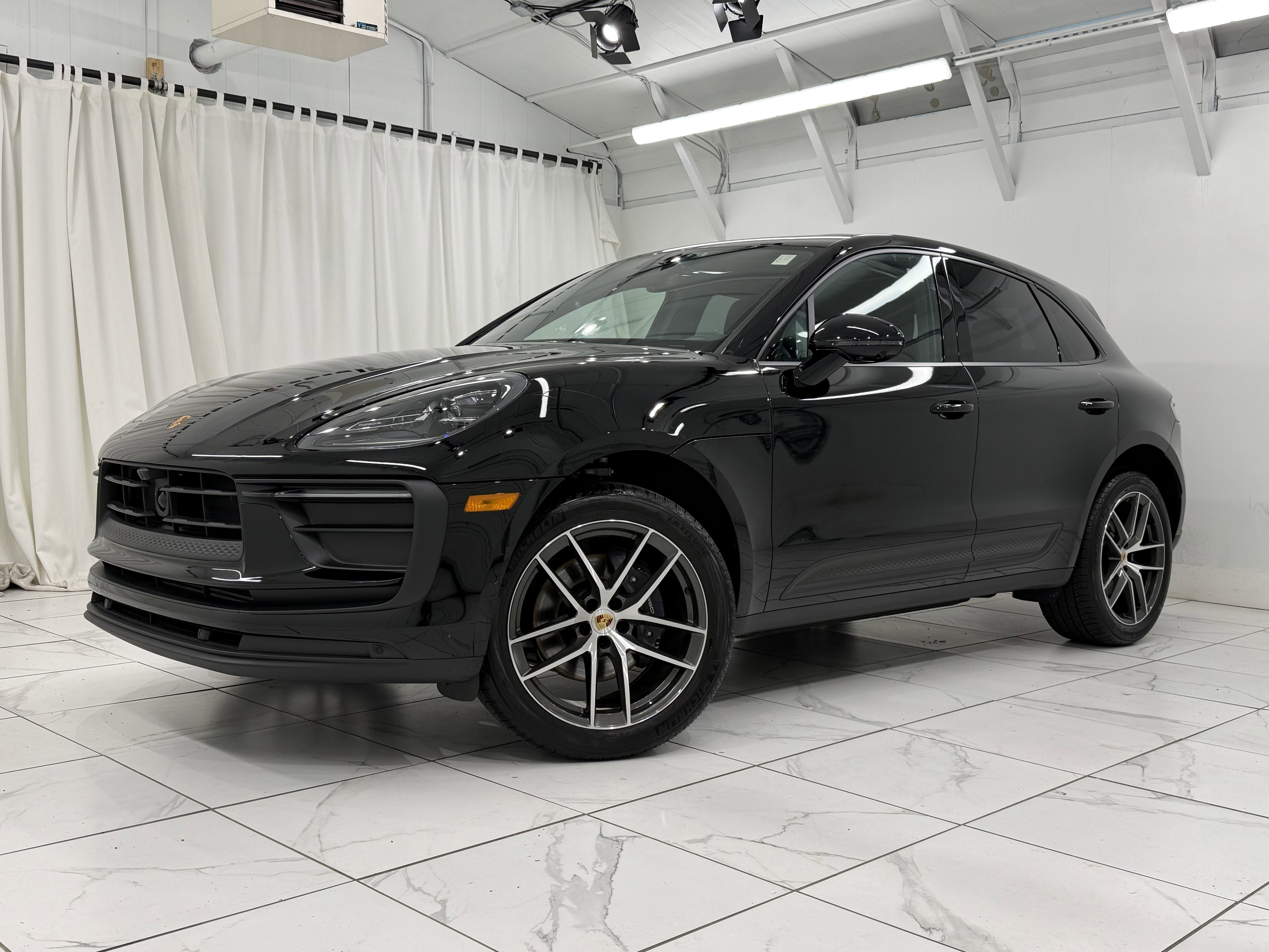 Certified 2025 Porsche Macan image 6