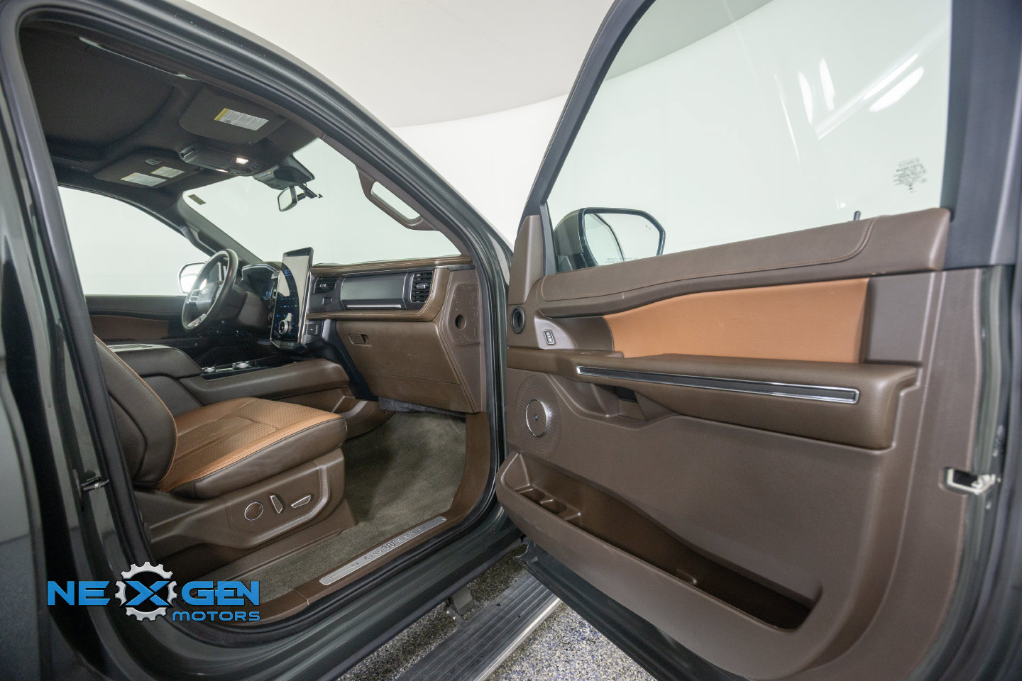 Used 2023 Ford Expedition King Ranch AWD/4WD image 5
