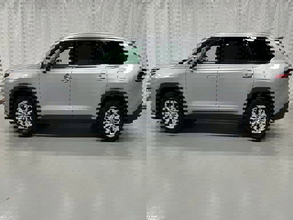 Used 2025 Toyota Grand Highlander AWD image 4