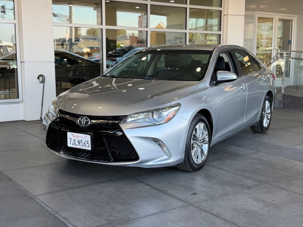 Used 2015 Toyota Camry SE FWD image 2
