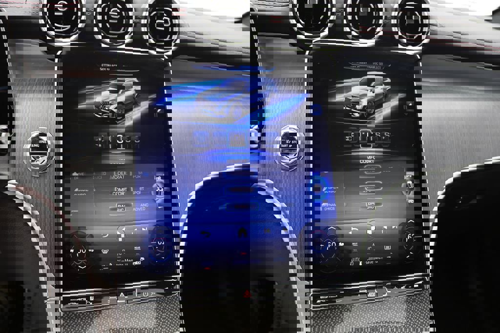 Used 2025 Mercedes-Benz GLC 43 AMG 4MATIC image 31