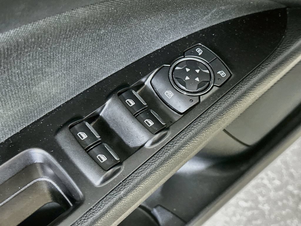 Used 2017 Ford Fusion SE w/ Fusion SE Technology Package FWD image 22