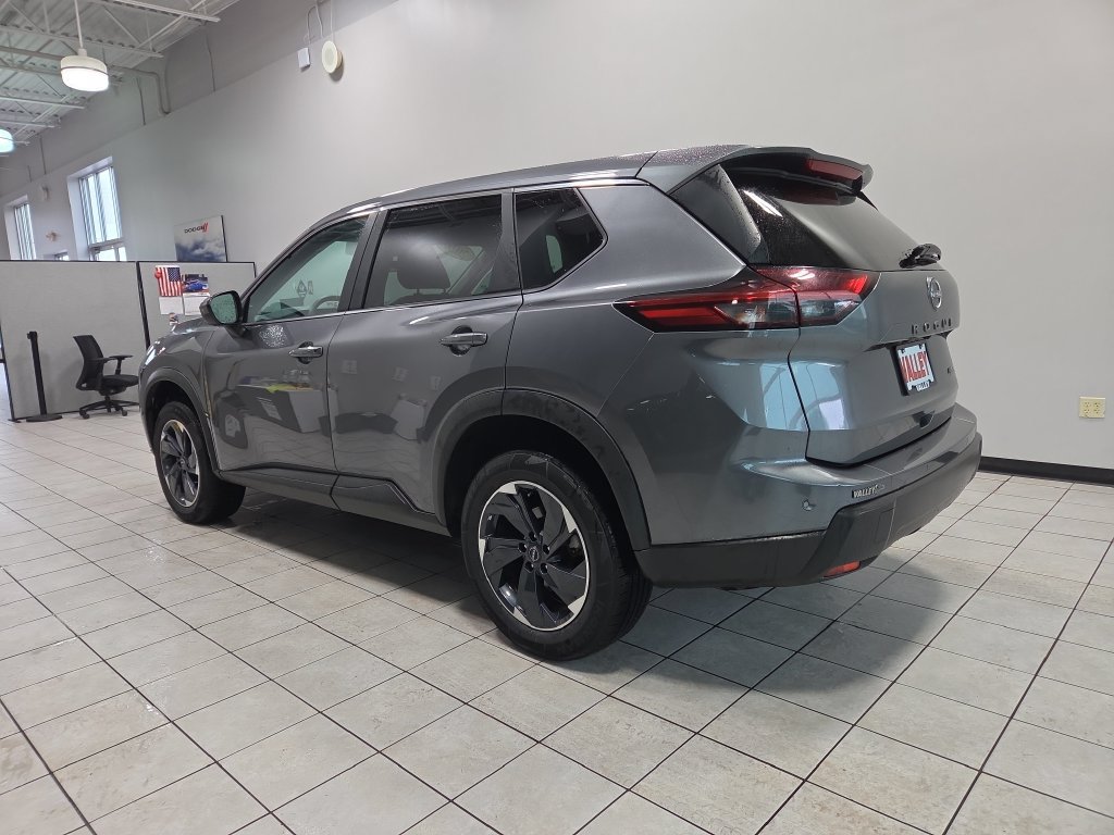 Used 2026 Nissan Rogue SV AWD/4WD image 8