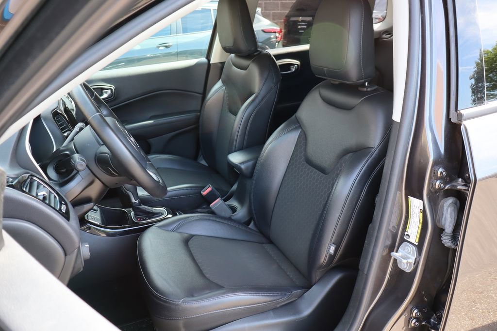 Used 2018 Jeep Compass Latitude w/ Popular Equipment Group FWD image 11