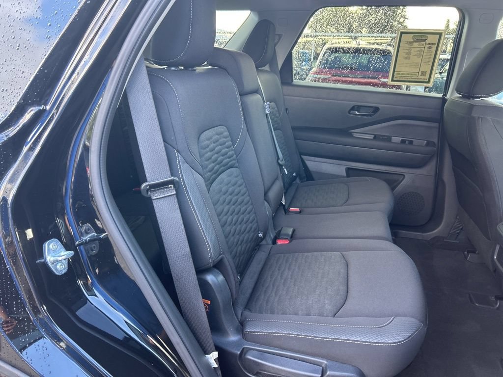 Used 2025 Nissan Pathfinder SV FWD image 27