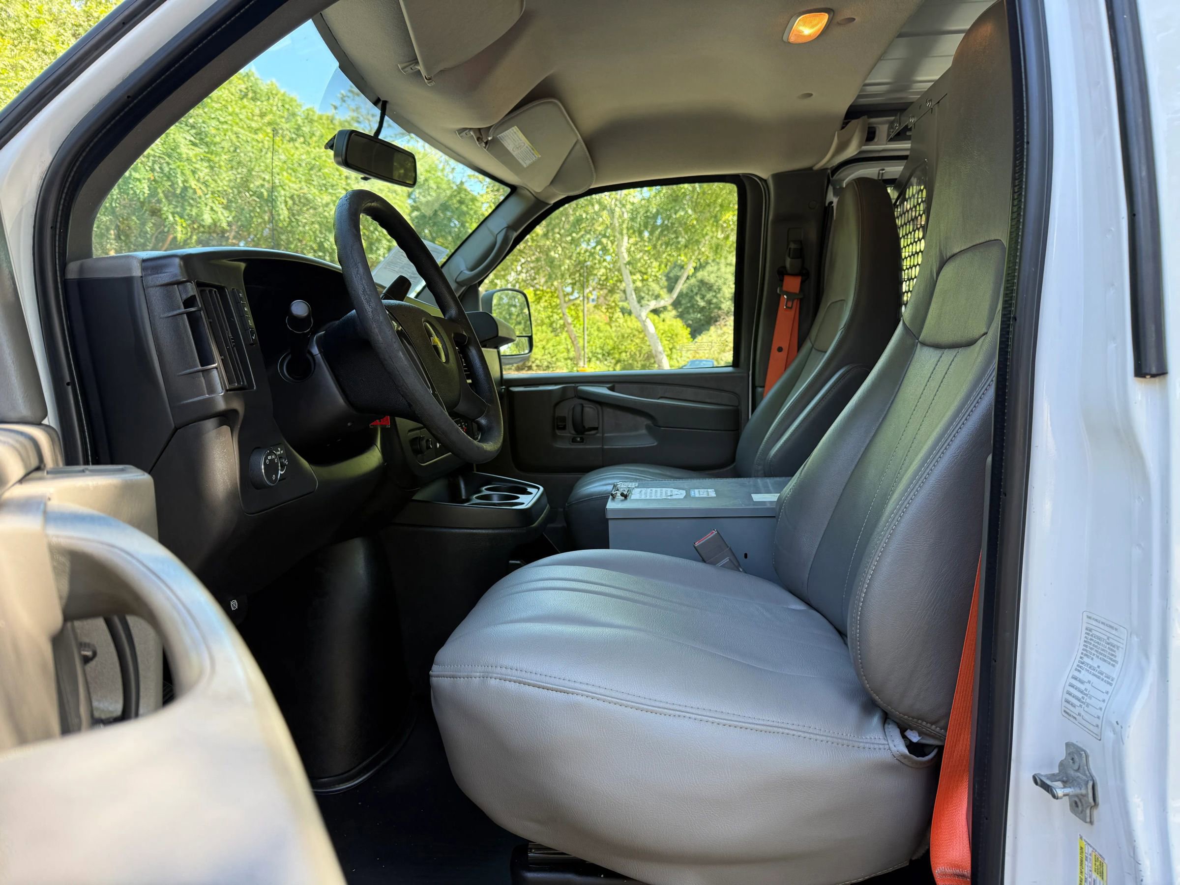 Used 2015 Chevrolet Express 2500 image 9