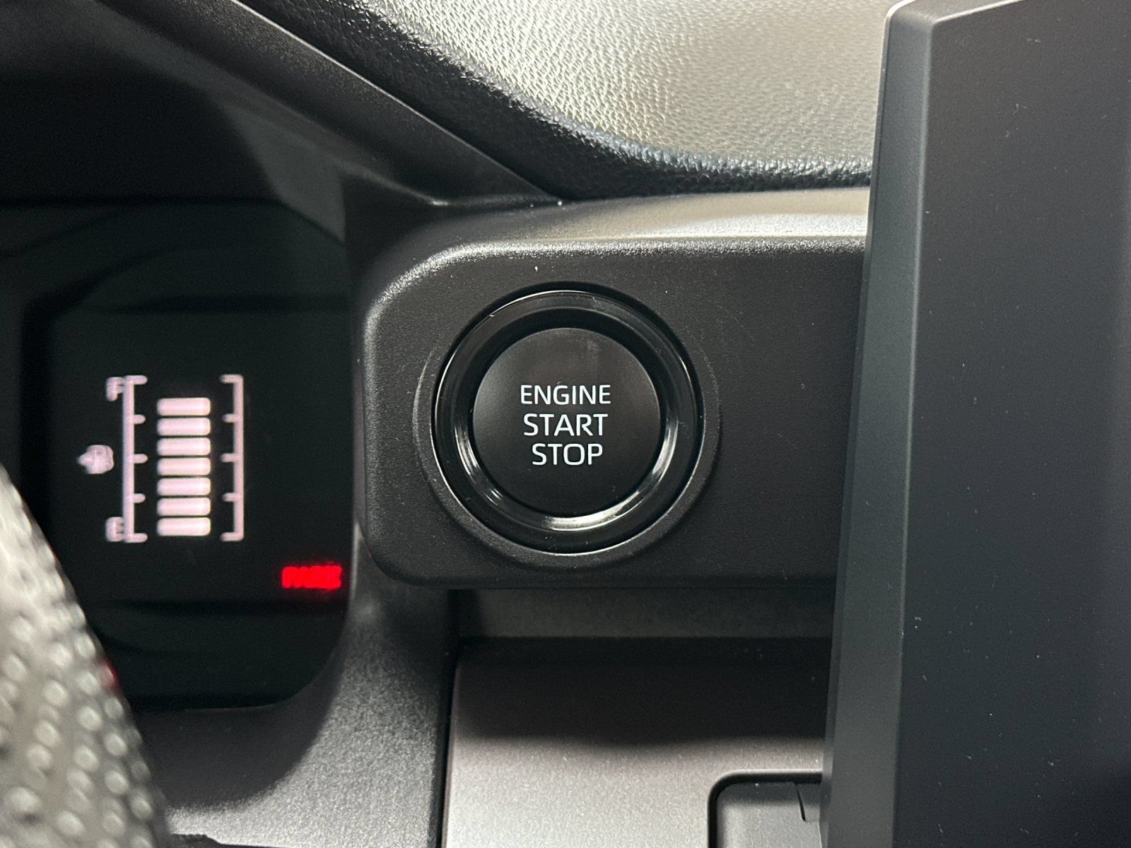 Used 2025 Toyota Tacoma SR5 AWD/4WD image 19
