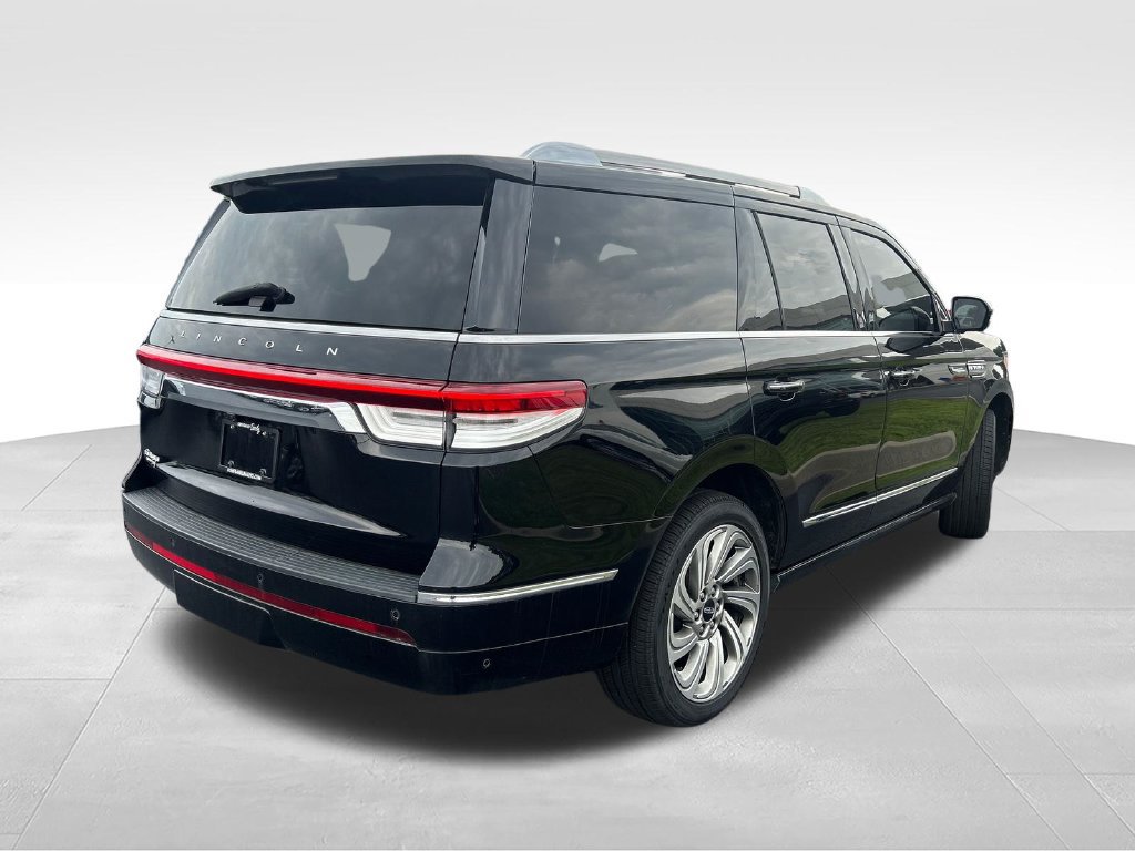 Used 2022 Lincoln Navigator Reserve AWD/4WD image 5