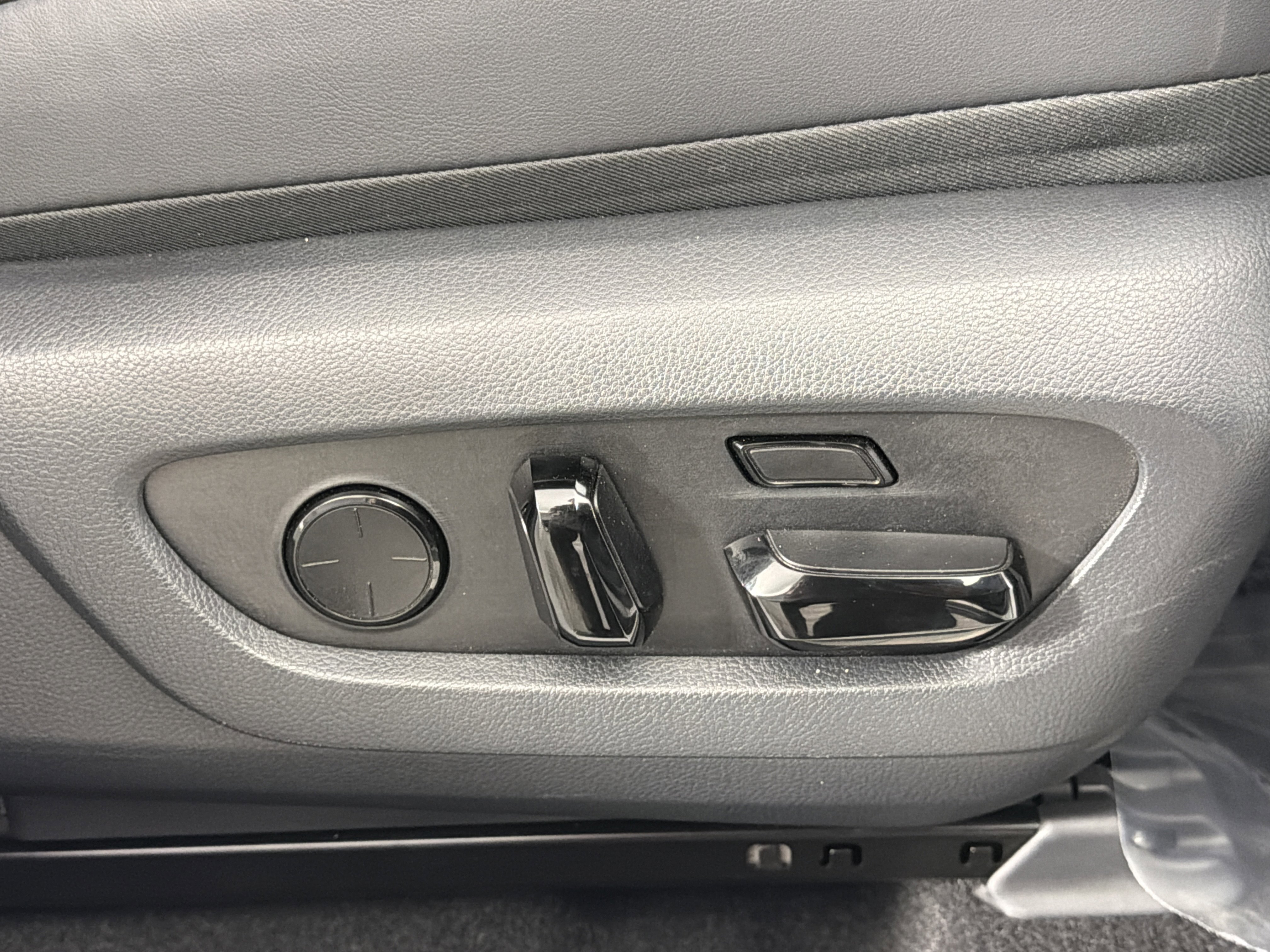 Used 2025 Lexus RX 450h AWD w/ Luxury Package image 31