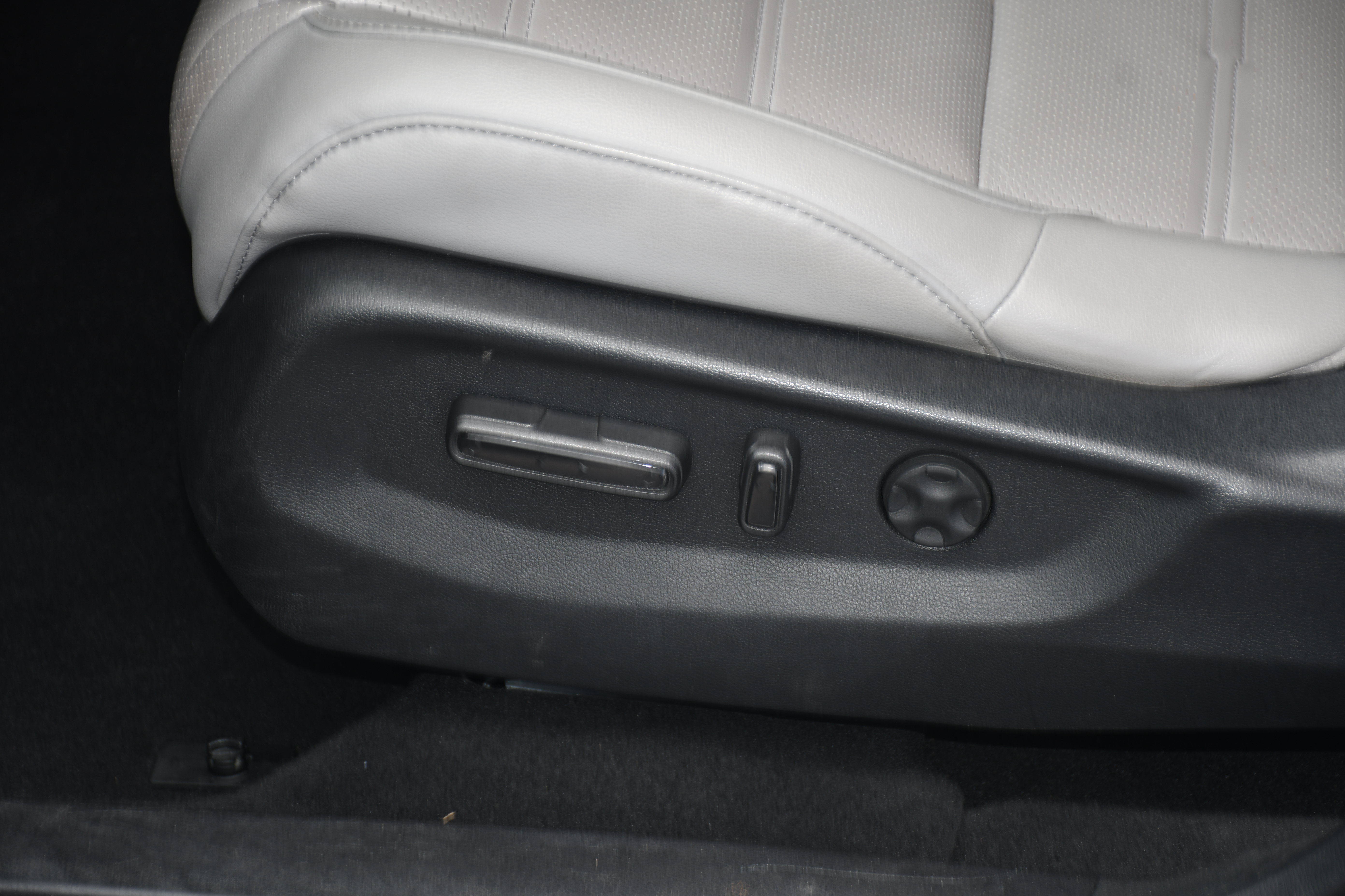 Used 2017 Honda CR-V Touring image 9