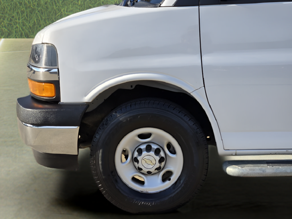 Used 2022 Chevrolet Express 2500 w/ Driver Convenience Package RWD image 10