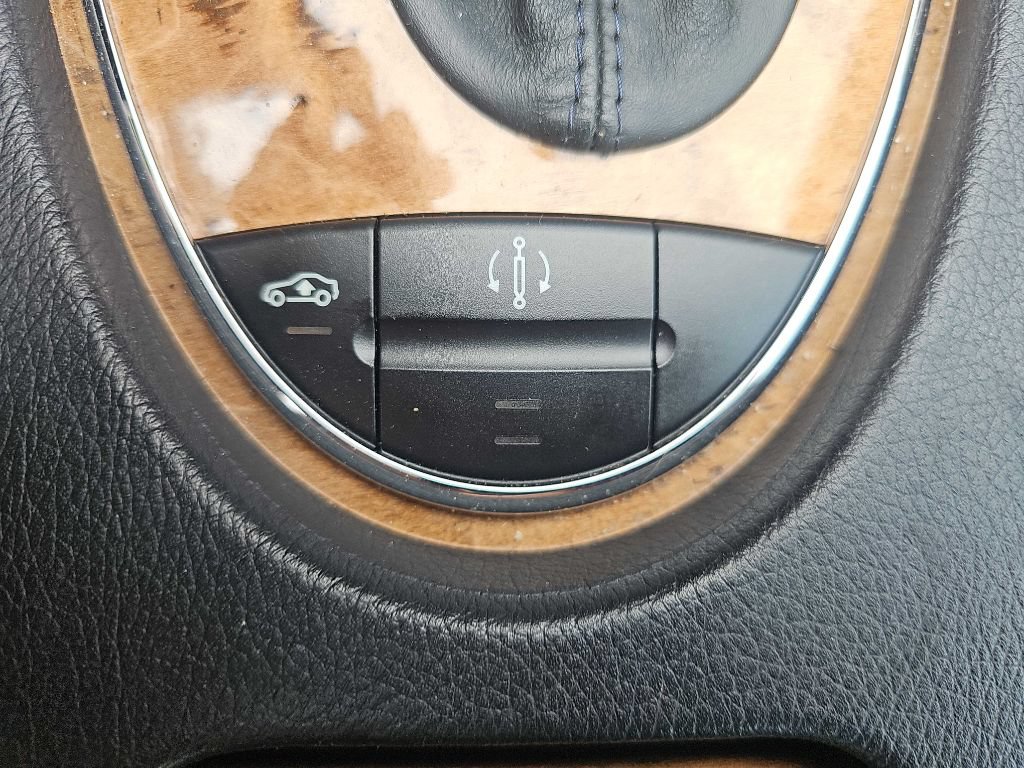 Used 2008 Mercedes-Benz E 550 Sedan image 17