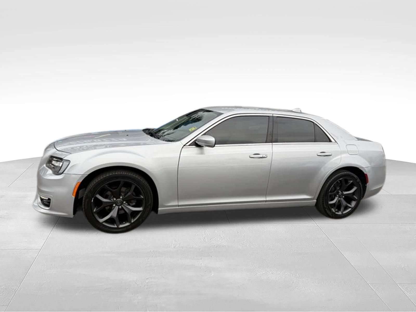 Used 2020 Chrysler 300 Touring L w/ Quick Order Package 2EF RWD image 2
