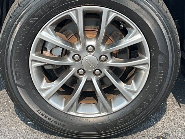 Used 2020 Jeep Cherokee Latitude Plus w/ Cold Weather Group AWD/4WD image 9