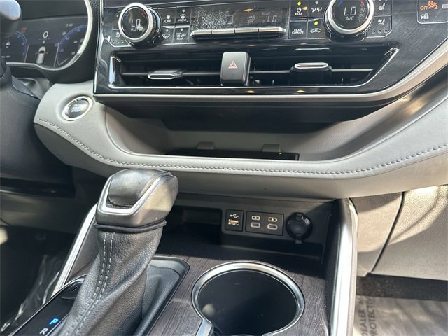 Used 2023 Toyota Highlander Limited image 29