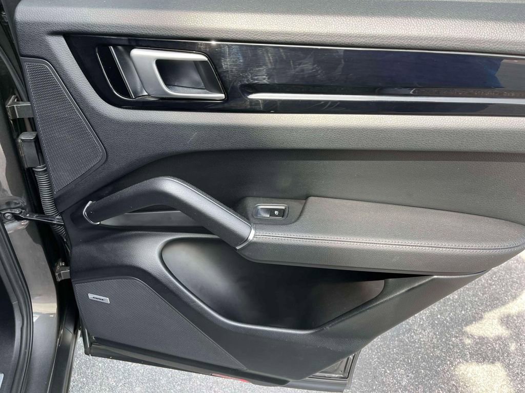 Used 2019 Porsche Cayenne image 19