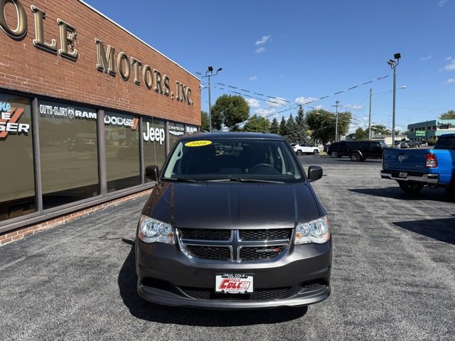 Used 2016 Dodge Grand Caravan SXT image 2