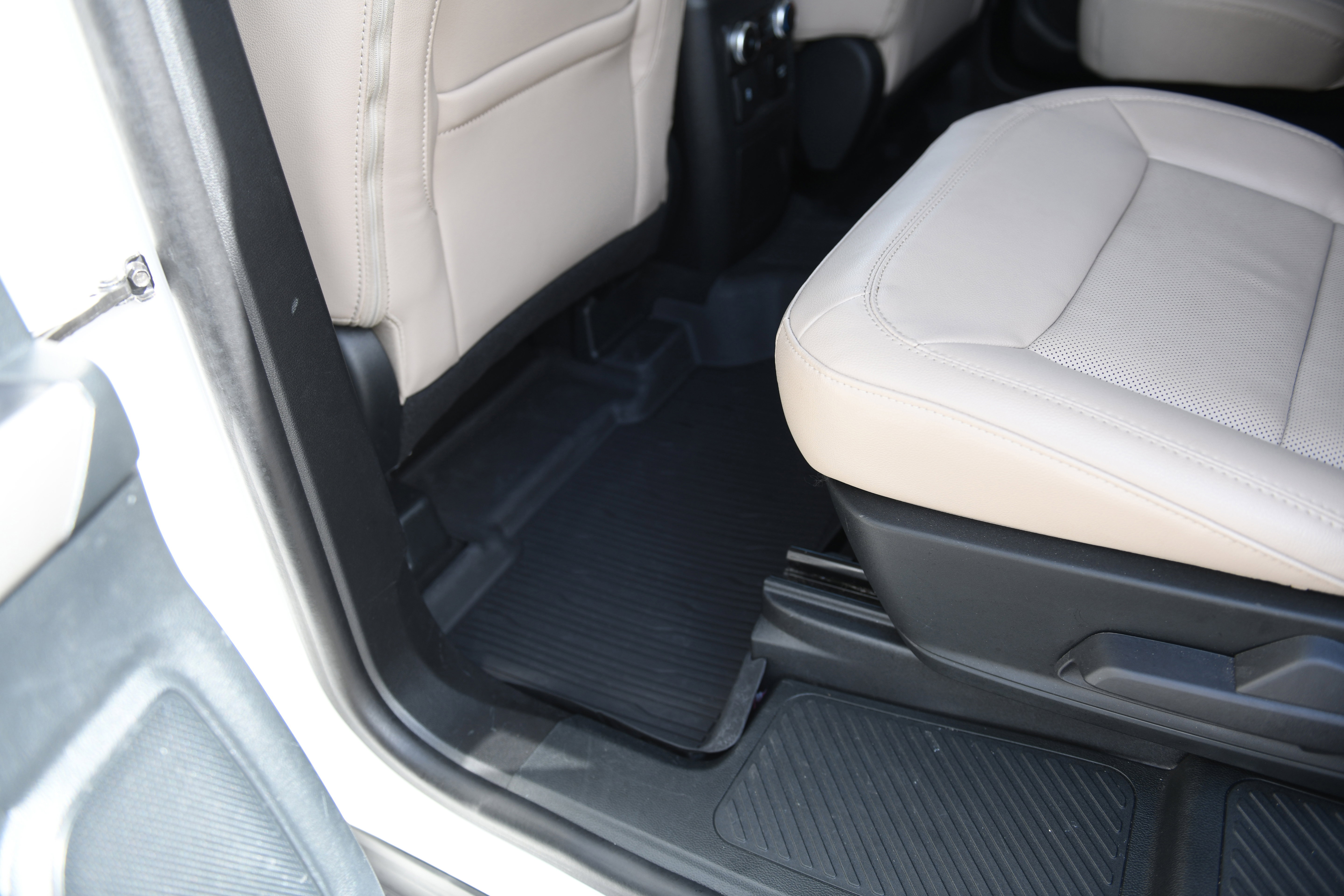 Used 2023 Ford Explorer Limited w/ Equipment Group 301A image 14