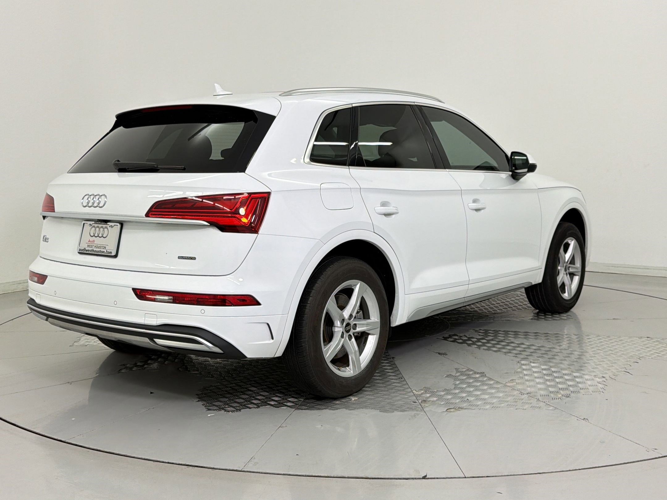 Used 2024 Audi Q5 2.0T Premium w/ Convenience Package AWD/4WD image 9