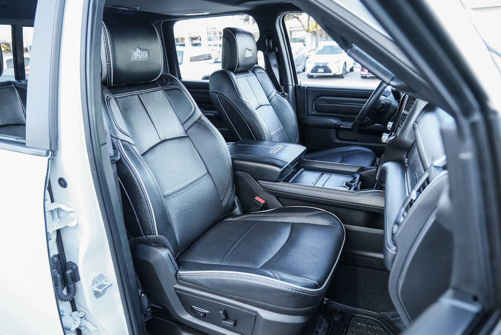 Used 2022 RAM 2500 Limited AWD/4WD image 32