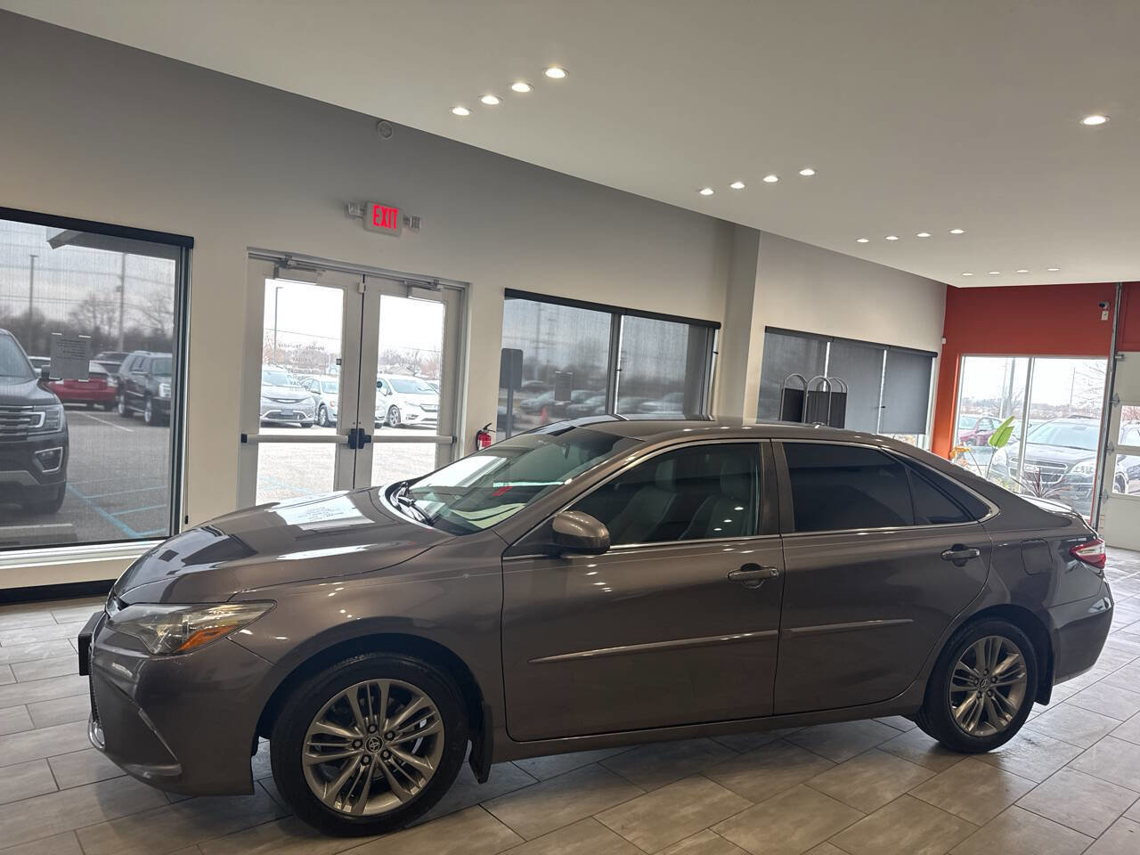 Used 2015 Toyota Camry SE image 16