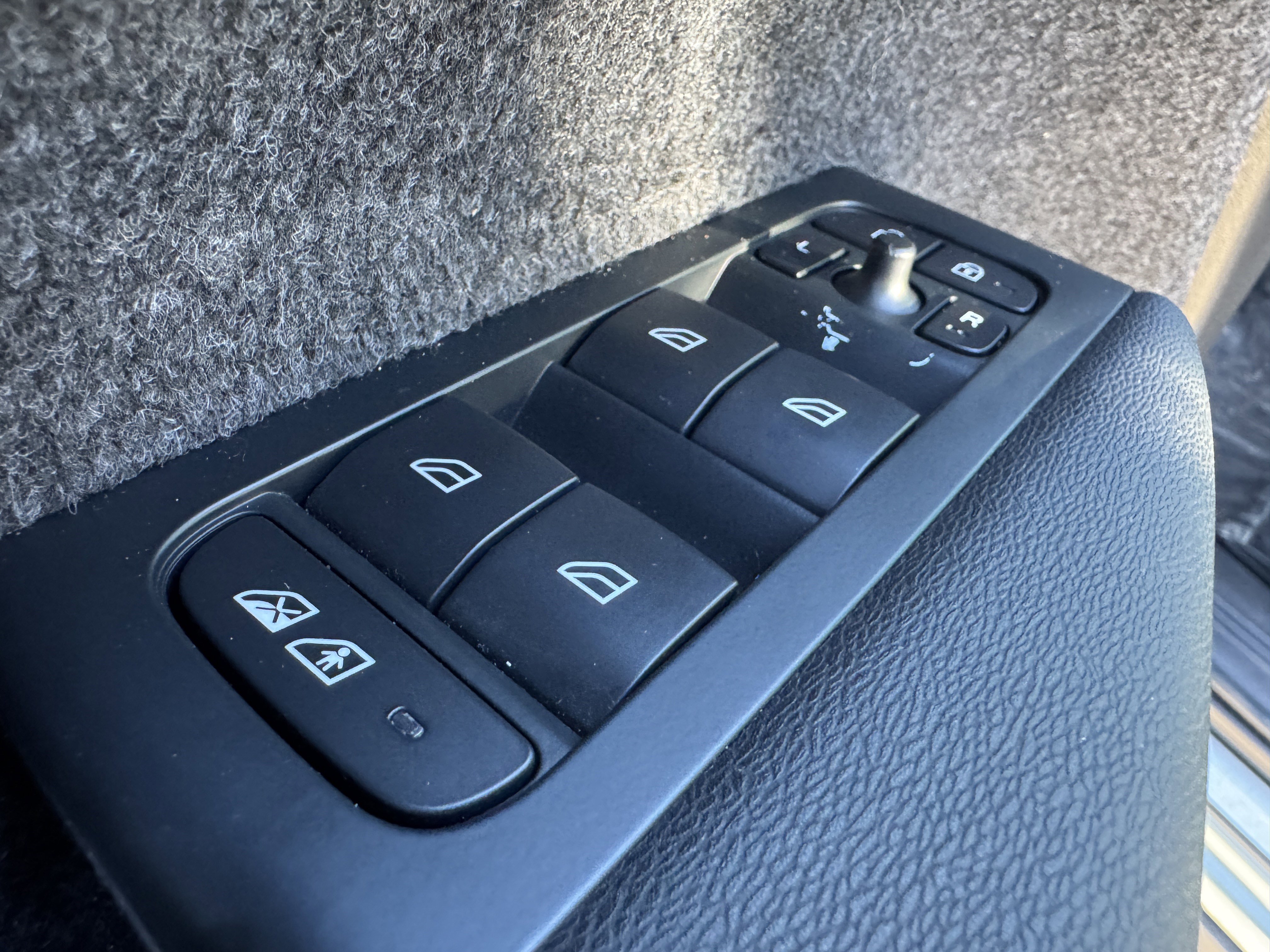 Used 2023 Volvo C40 P8 Recharge Ultimate image 11