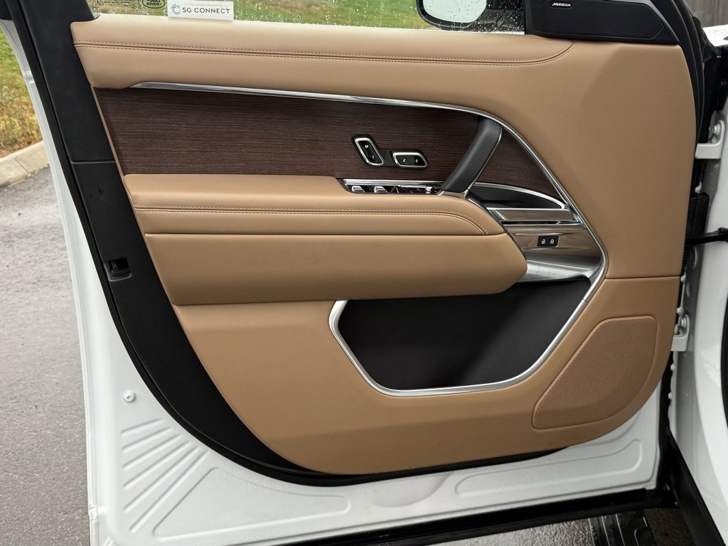 Certified 2023 Land Rover Range Rover SE image 15