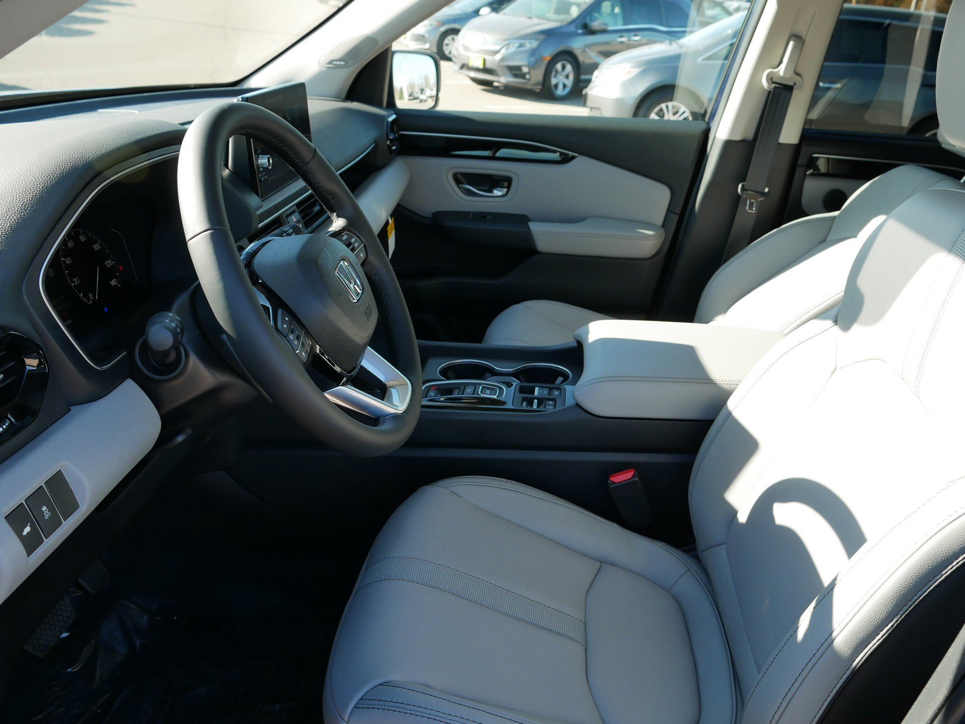 New 2025 Honda Pilot Touring image 5