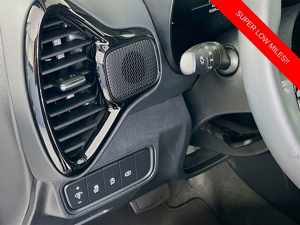 Certified 2025 Kia Soul EX image 11