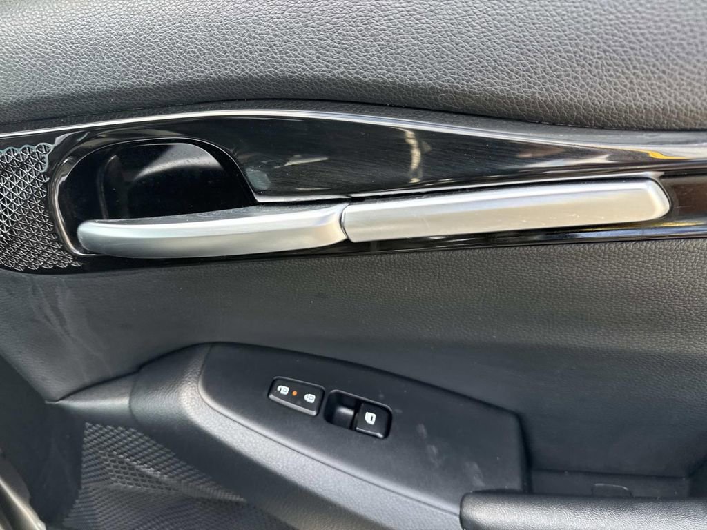 Used 2025 Kia Seltos S FWD image 14