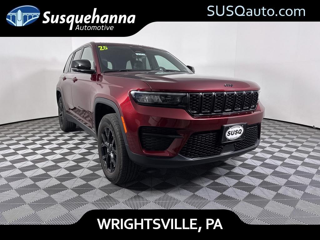 Used 2025 Jeep Grand Cherokee Altitude AWD/4WD image 1