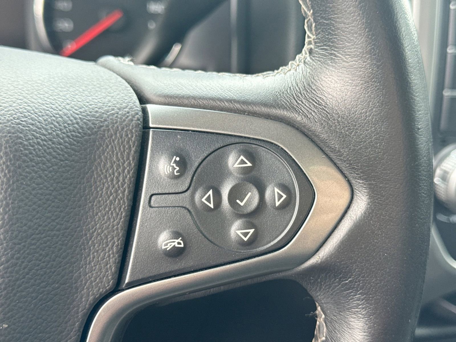 Used 2015 Chevrolet Silverado 1500 LT AWD/4WD image 24