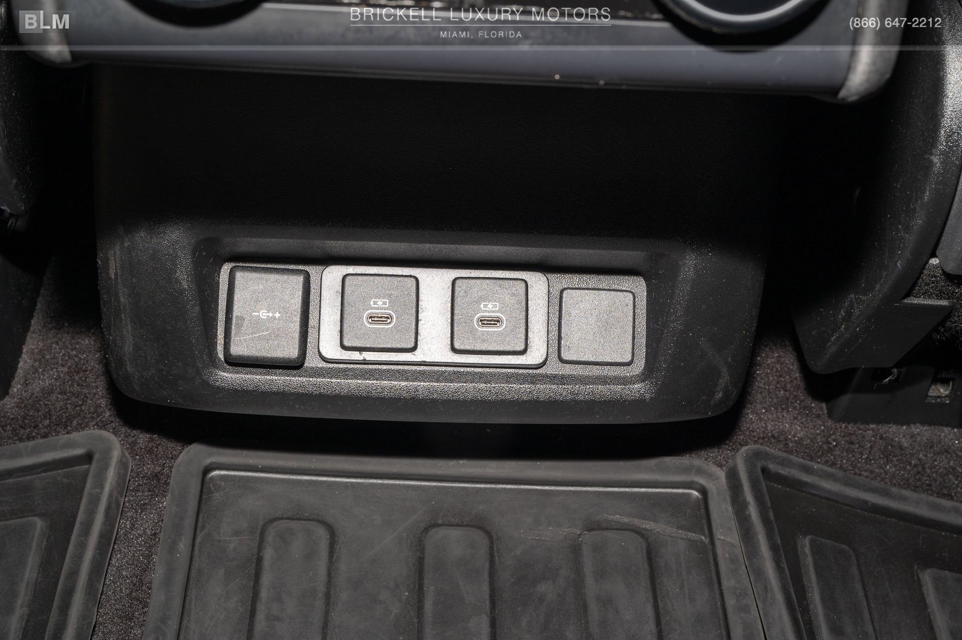 Used 2023 Land Rover Discovery S R-Dynamic image 22