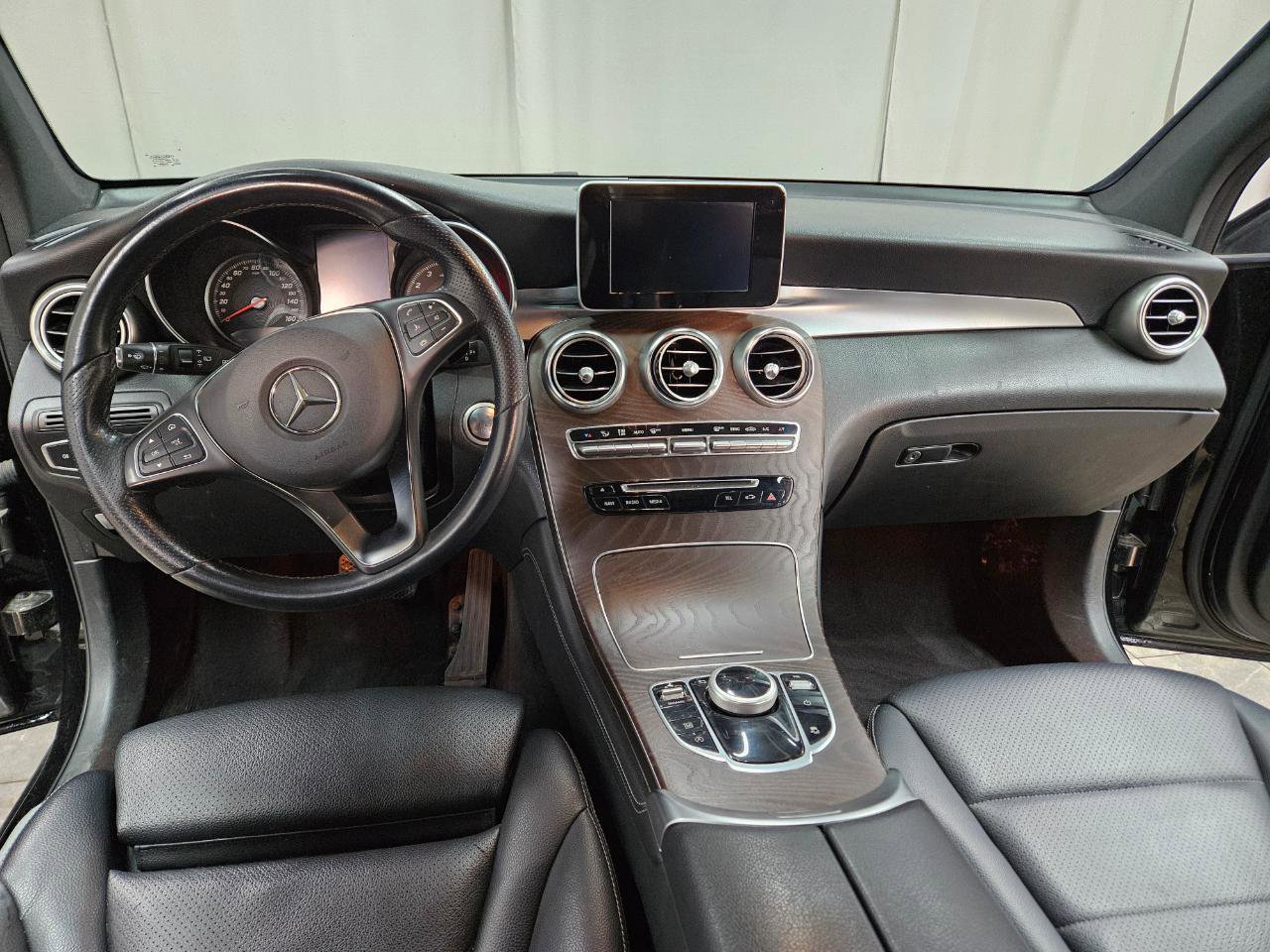 Used 2019 Mercedes-Benz GLC 300 4MATIC image 24