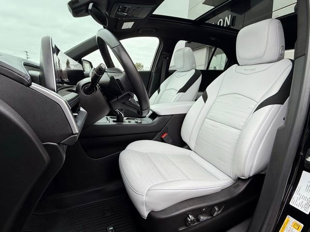 Used 2024 Cadillac XT4 Sport image 16