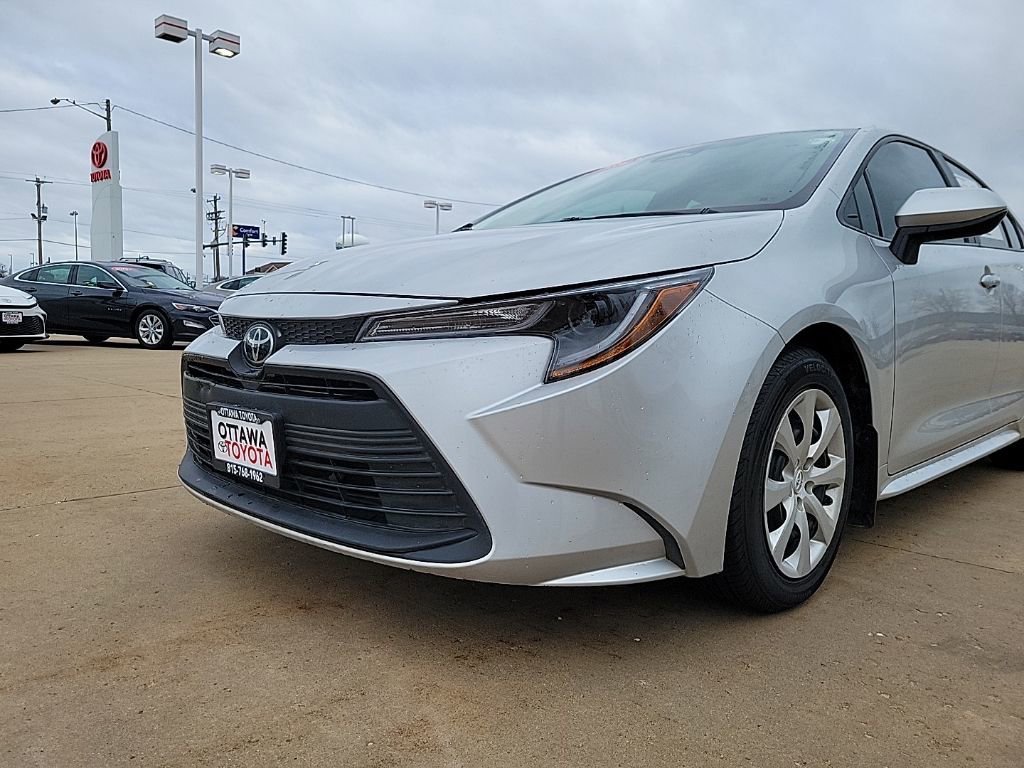 Used 2025 Toyota Corolla LE image 14