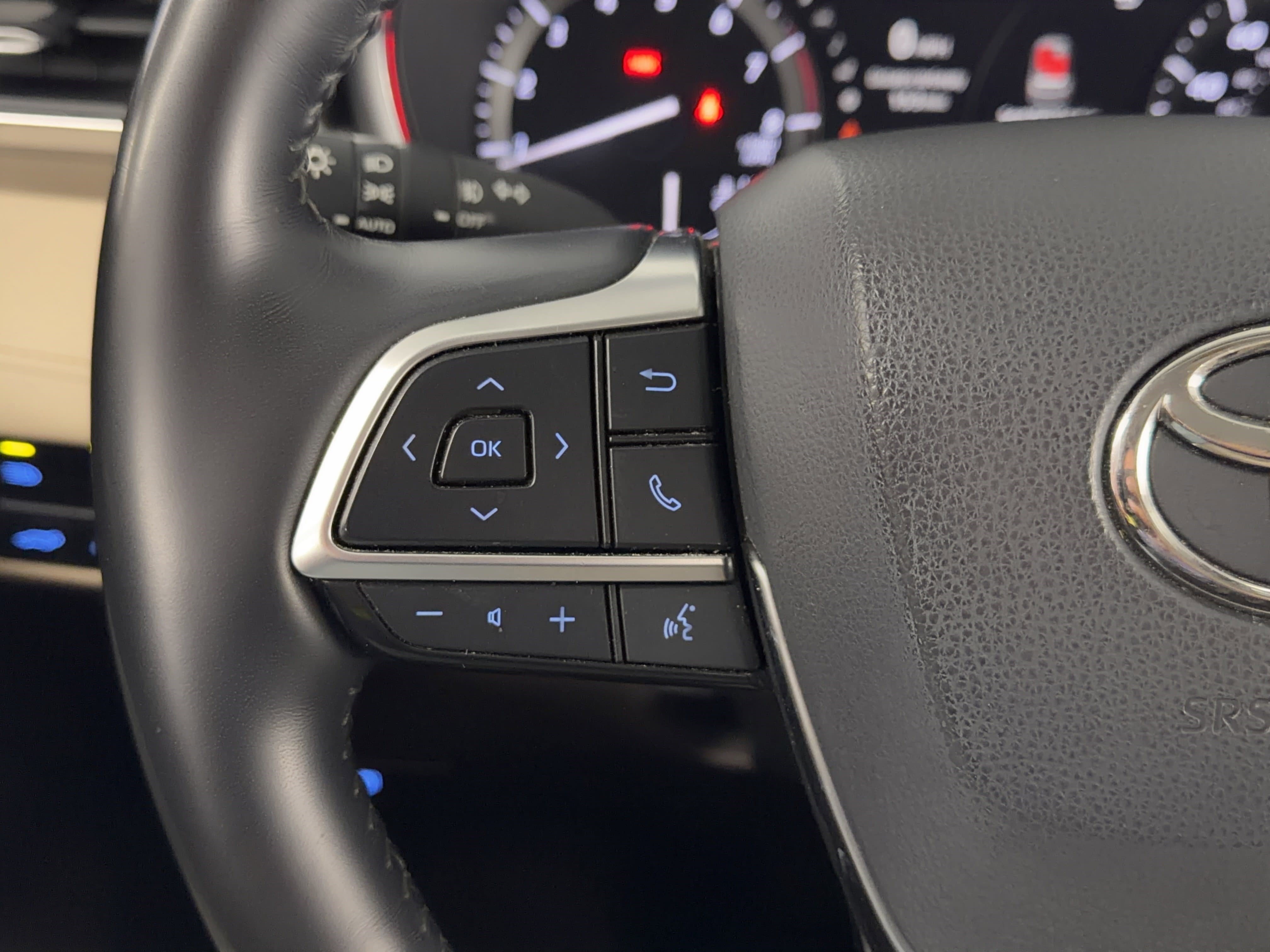 Used 2021 Toyota Highlander Limited image 21