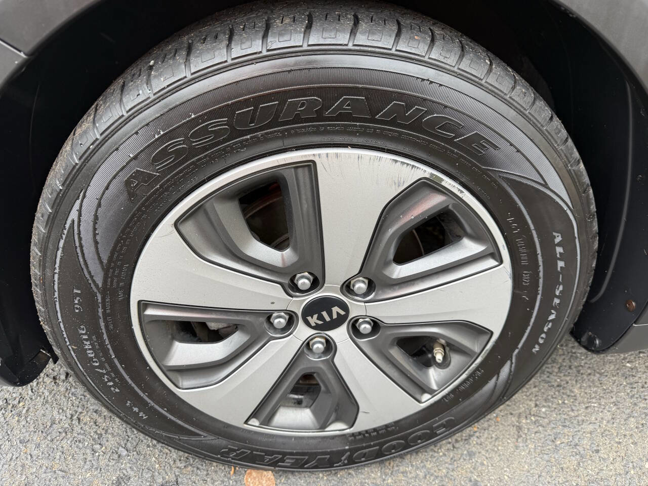 Used 2020 Kia Niro LX image 24